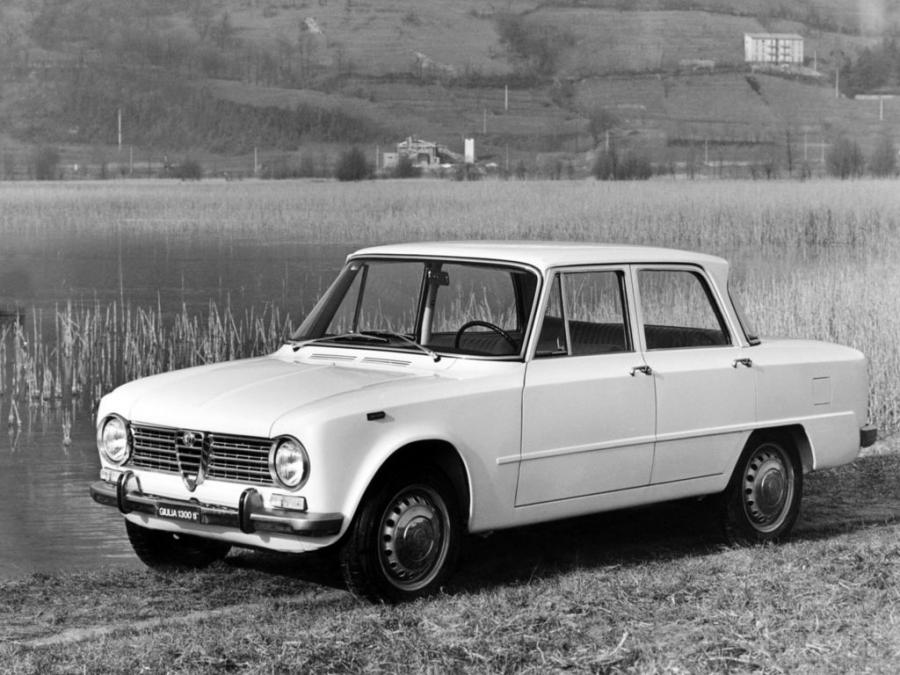 Alfa Romeo Giulia 1300 ti (105.39) 1965 года  (фото 4 из 5)